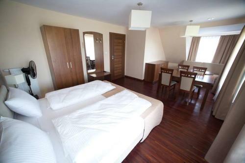 Hostal Dworek D?browa
