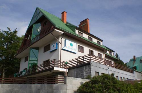 Hostal Dom Wypoczynkowy Be?chat�w