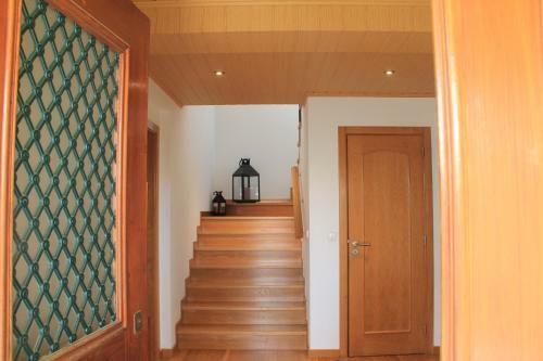 Spacious Villa In Azeit�o (With Private Pool)
