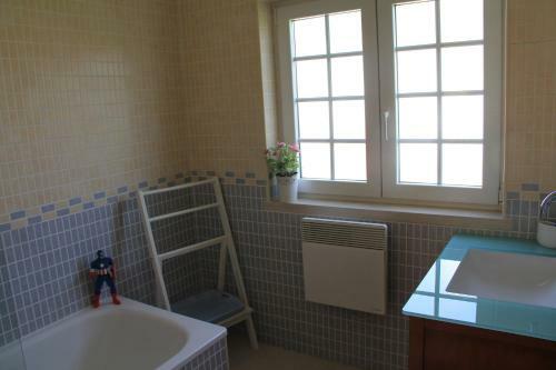 Spacious Villa In Azeit�o (With Private Pool)