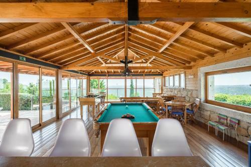 Malhadais Villa Sleeps 8 Pool Air Con Wifi