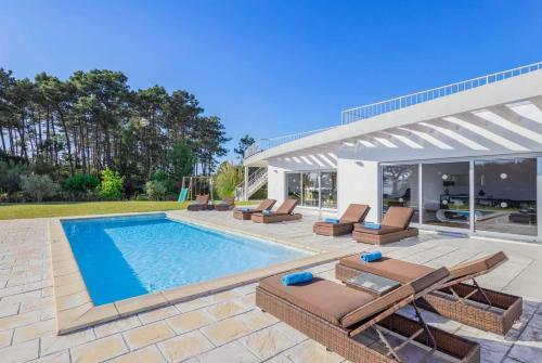 Nadadouro Villa Sleeps 8 Wifi