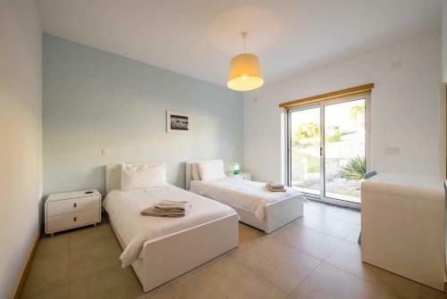 Nadadouro Villa Sleeps 8 Wifi