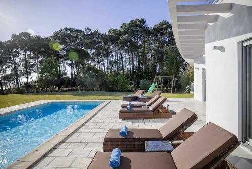 Nadadouro Villa Sleeps 8 Wifi
