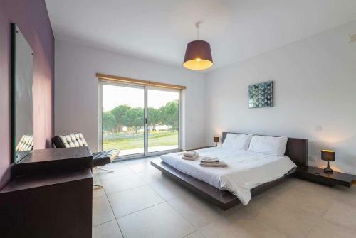 Nadadouro Villa Sleeps 8 Wifi