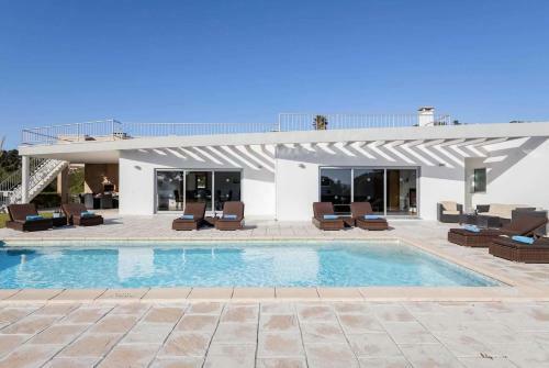 Nadadouro Villa Sleeps 8 Wifi