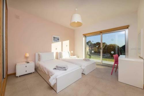Nadadouro Villa Sleeps 8 Wifi