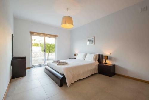 Nadadouro Villa Sleeps 8 Wifi