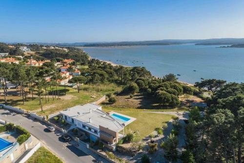 Nadadouro Villa Sleeps 8 Wifi