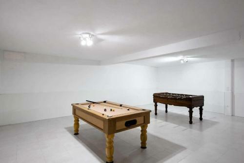 Nadadouro Villa Sleeps 8 Wifi
