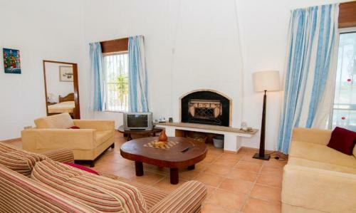 Almancil Villa Sleeps 4 Pool Air Con Wifi