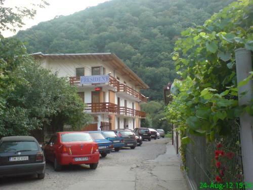 Hostal Pension President