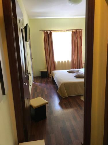 Hostal Pinul Negru