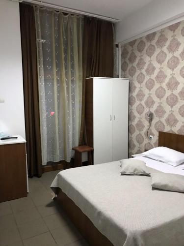 Hostal Pinul Negru