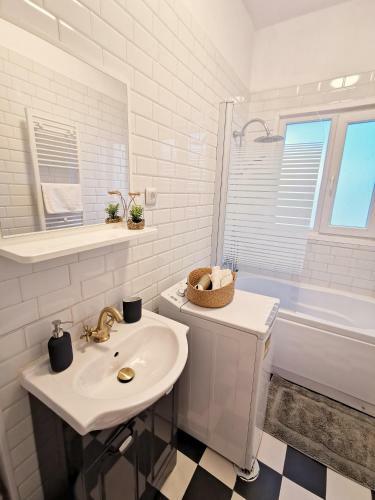 Uptown Luxury Apartment