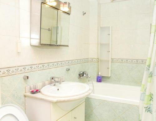 Rosuites - Romana Square Apartments