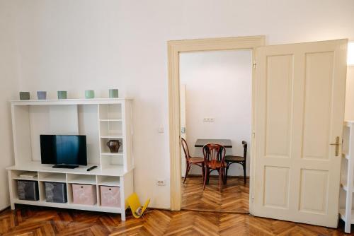 Mathe Apartments 4