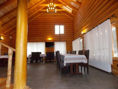 Hostal Pensiunea Izbucul Tauz