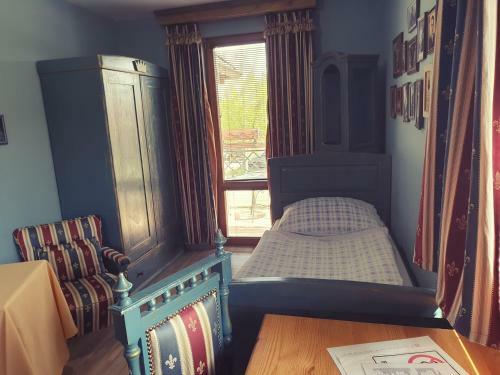 Hostal Penzion A Restauracia Toldi