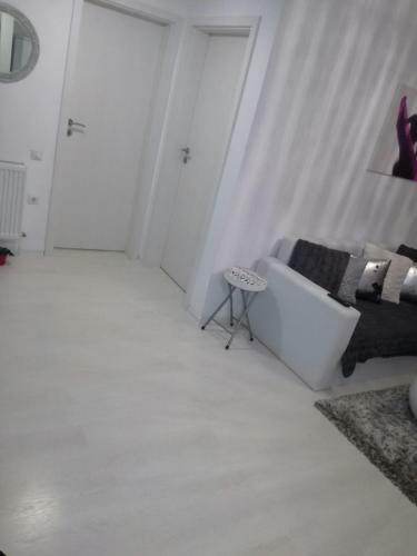 White Luxury Apartment