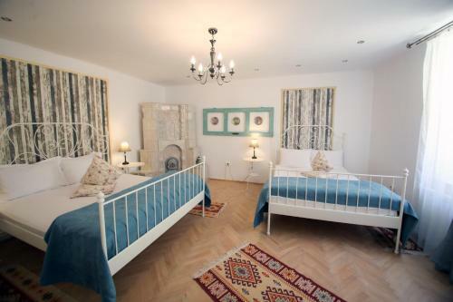 Hostal Casa Cu Usi - House Of Doors