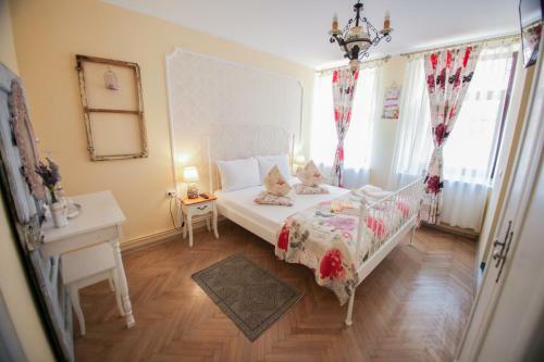 Hostal Casa Cu Usi - House Of Doors