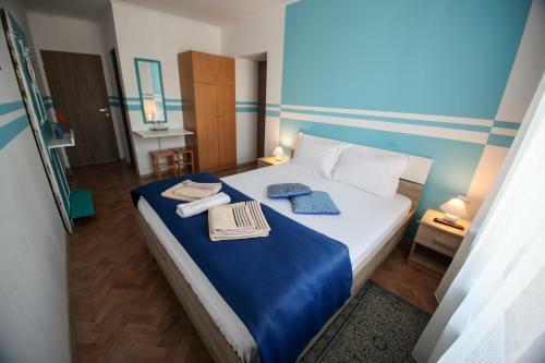 Hostal Casa Cu Usi - House Of Doors