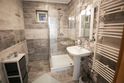 Hostal Casa Cu Usi - House Of Doors