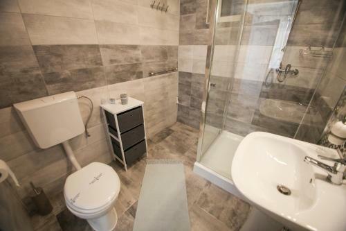 Hostal Casa Cu Usi - House Of Doors