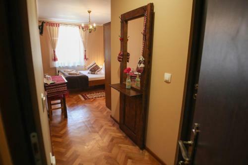Hostal Casa Cu Usi - House Of Doors