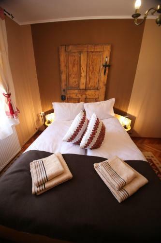 Hostal Casa Cu Usi - House Of Doors
