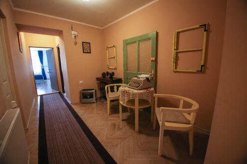 Hostal Casa Cu Usi - House Of Doors