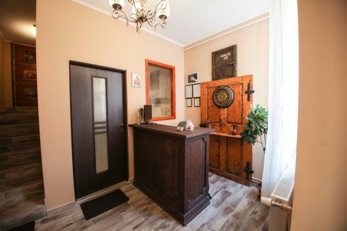 Hostal Casa Cu Usi - House Of Doors