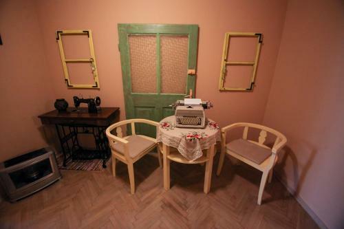 Hostal Casa Cu Usi - House Of Doors