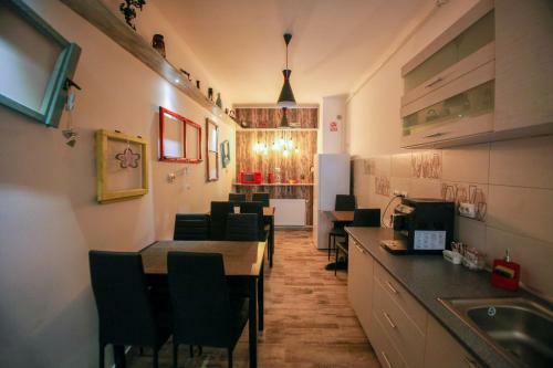 Hostal Casa Cu Usi - House Of Doors