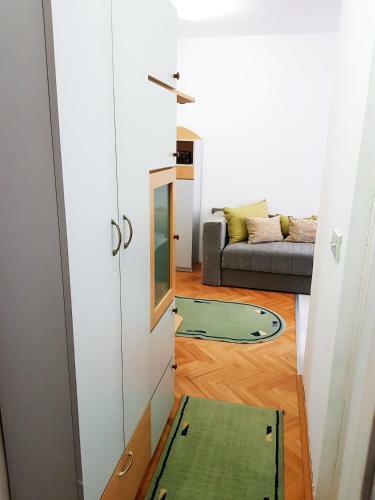 Collier Apartment
