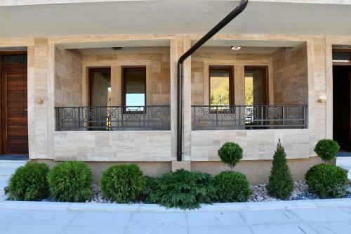Hotel Emrovic Raj