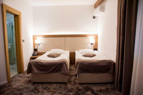 Hotel Emrovic Raj