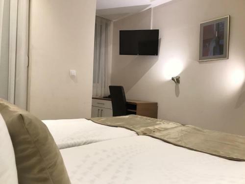 Hotel S