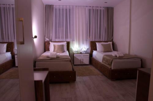 Hotel S