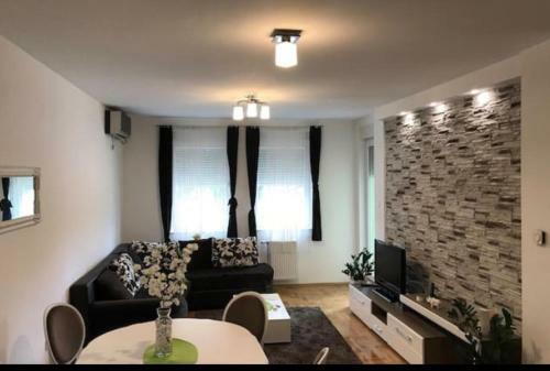 New Cozy Modern Apartment