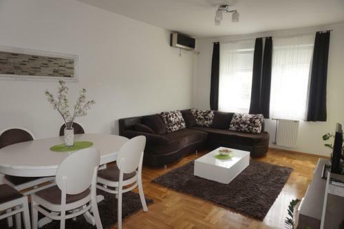 New Cozy Modern Apartment