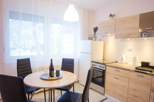 Avenue Crystal Apartment