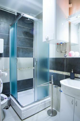 Avenue Crystal Apartment