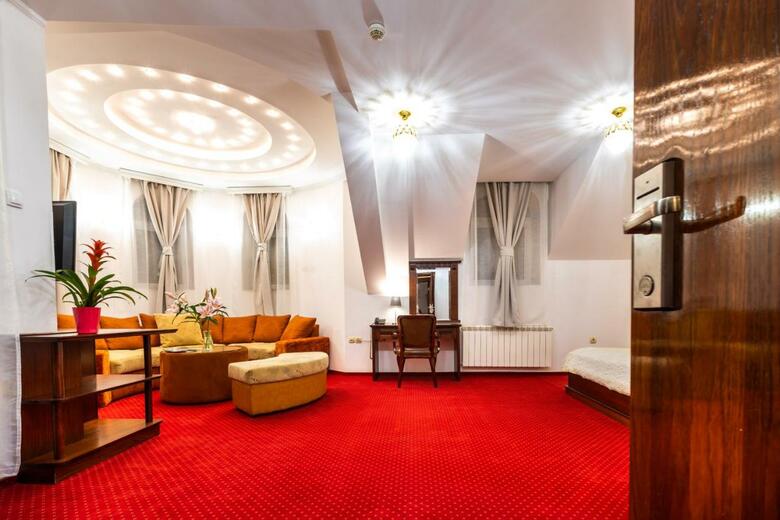 Hotel Royal Crown Garni