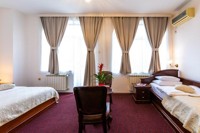 Hotel Royal Crown Garni