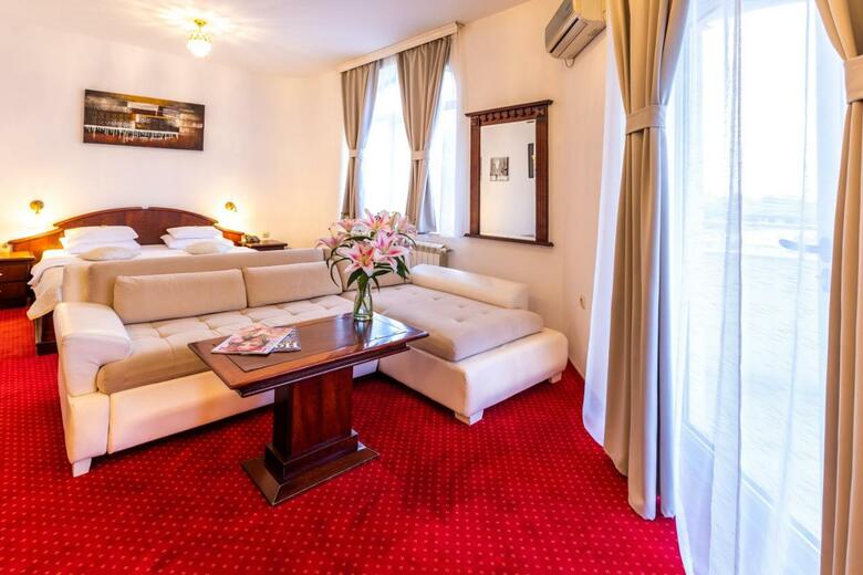 Hotel Royal Crown Garni
