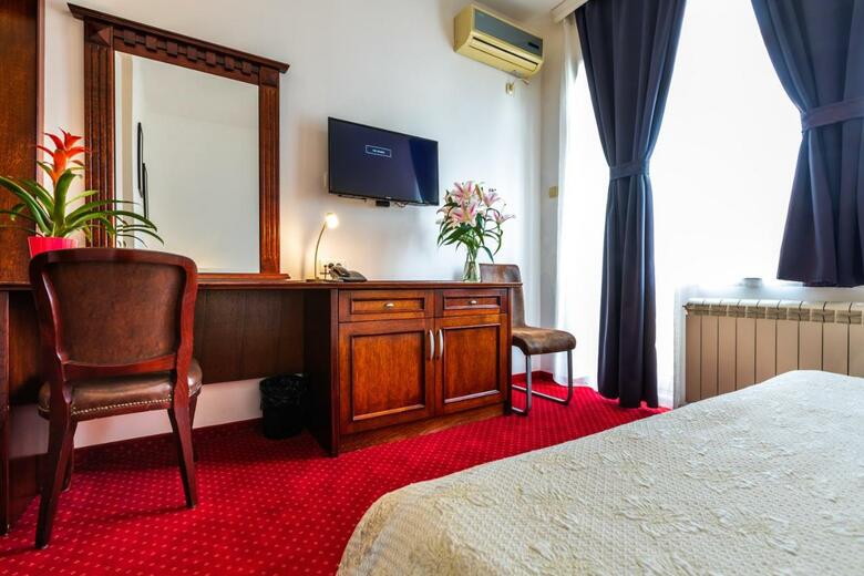 Hotel Royal Crown Garni