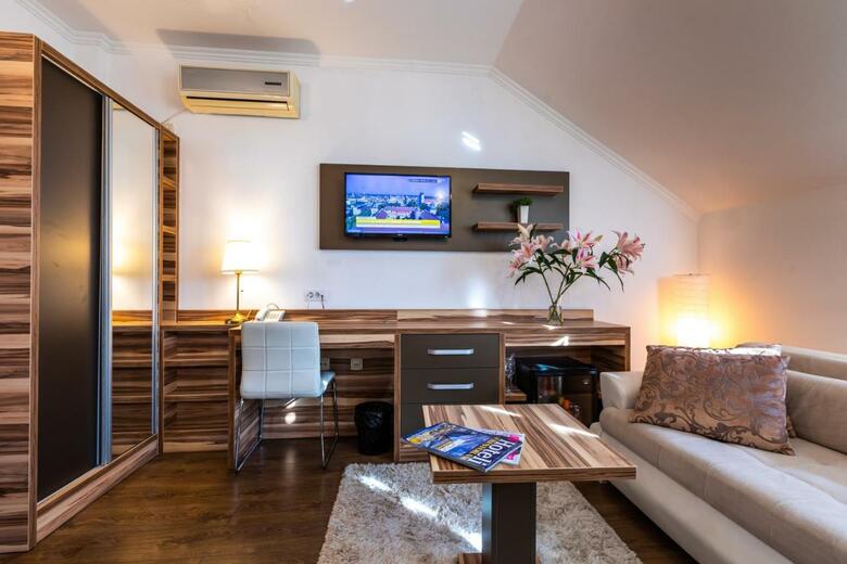 Hotel Royal Crown Garni