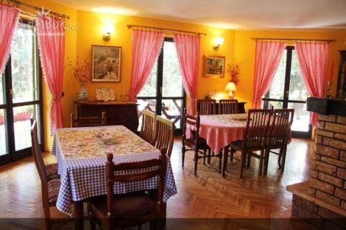 Hostal Guest House Alpska Vila